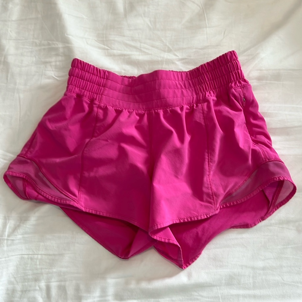 RARE lululemon hotty hot shorts 2.5” hot pink!!